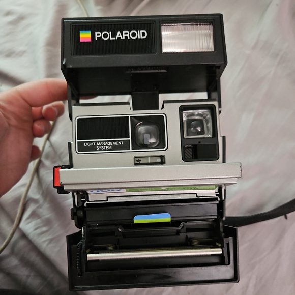 Polaroid LMS 600 Film Camera - Picture 2 of 8